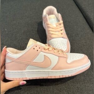 Nike, size women’s 8, light coral pink color